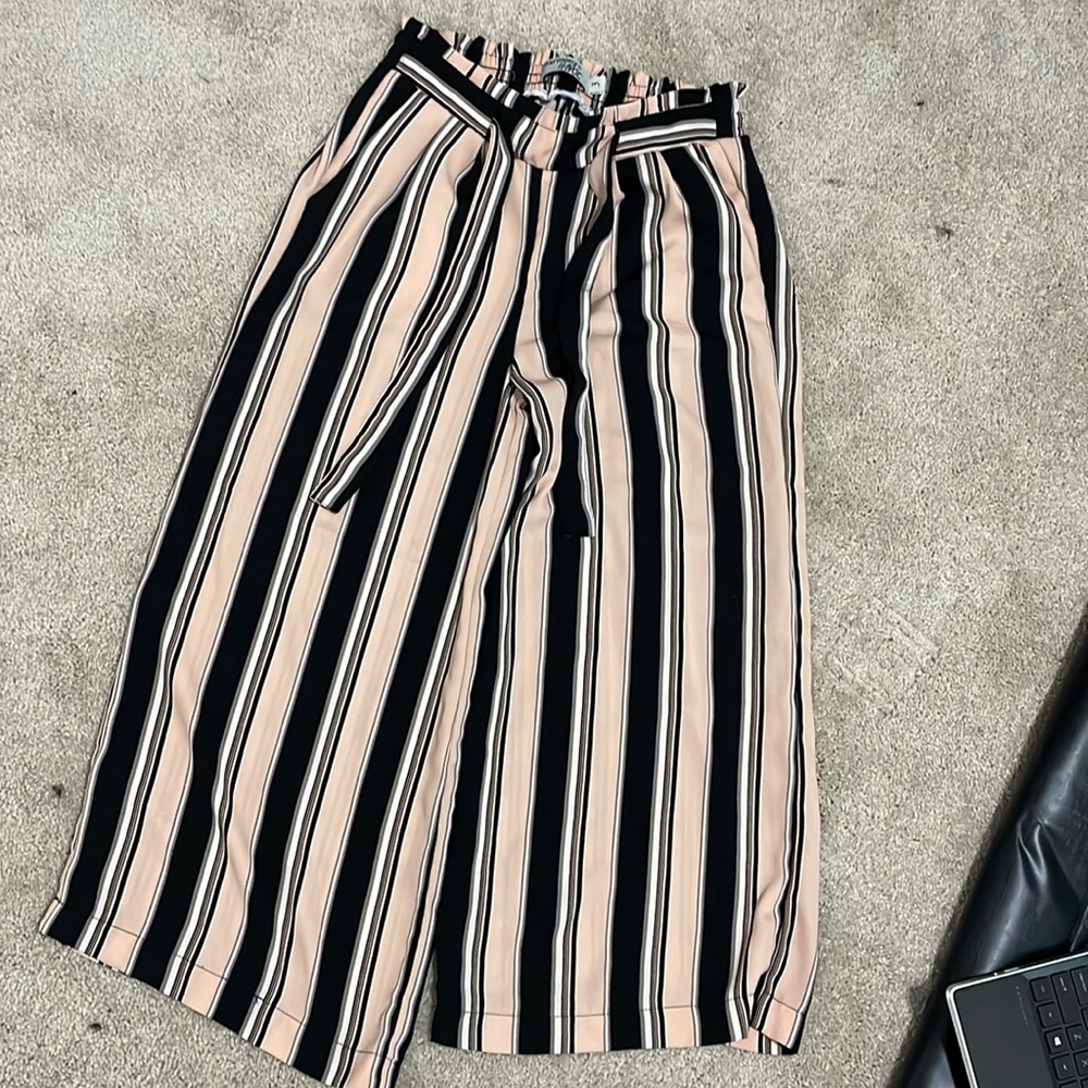 Paper bag capri pants!
